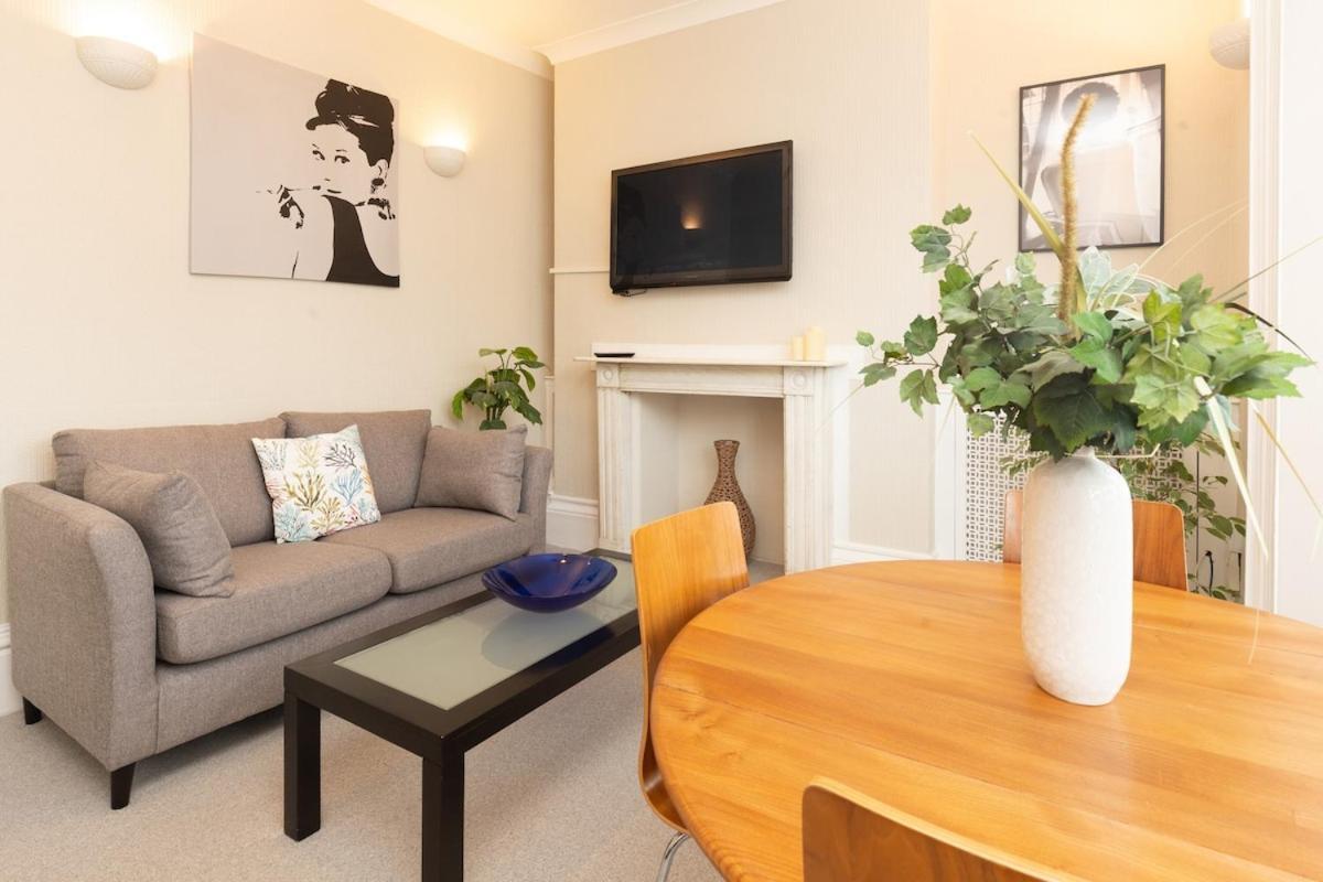 Location Location Location! Seaside Flat Sleeps 9 Apartment Brighton