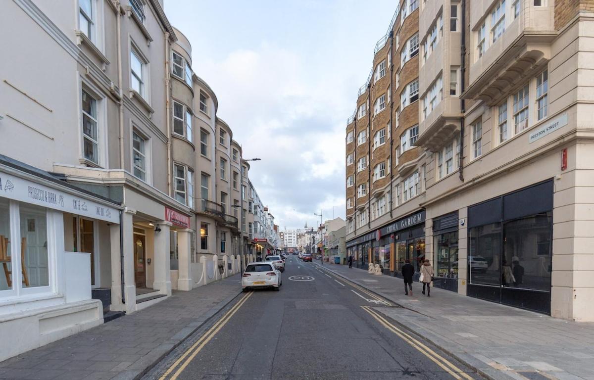 Location Location Location! Seaside Flat Sleeps 9 Apartment