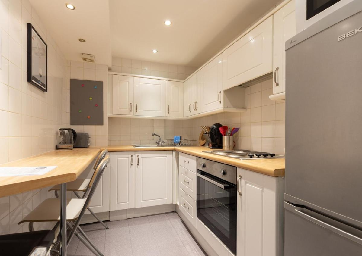 Apartment Location Location Location! Seaside Flat Sleeps 9 *
