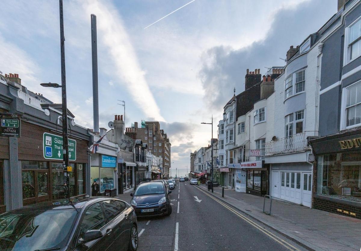 Apartment Location Location Location! Seaside Flat Sleeps 9