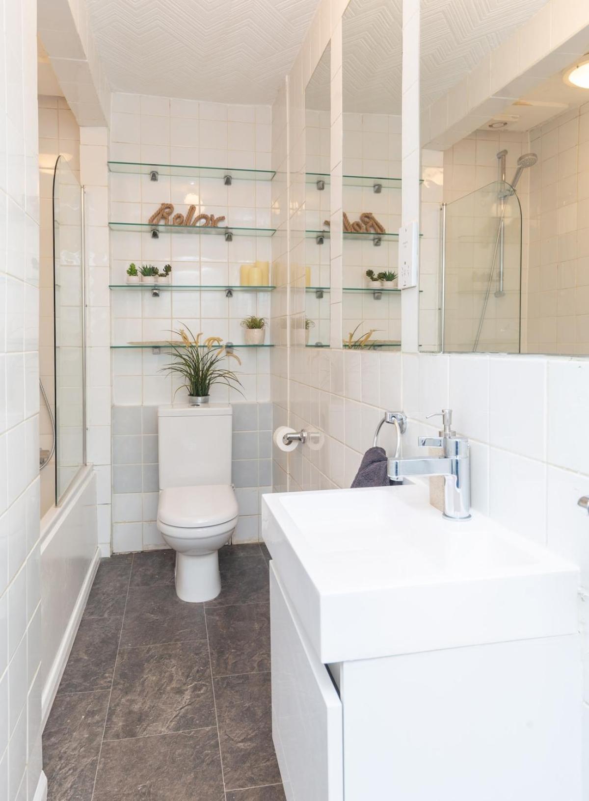 Location Location Location! Seaside Flat Sleeps 9 * Brighton