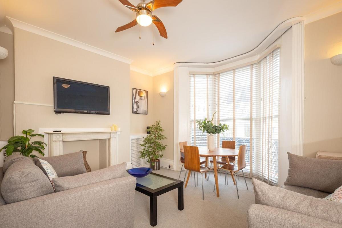 Location Location Location! Seaside Flat Sleeps 9